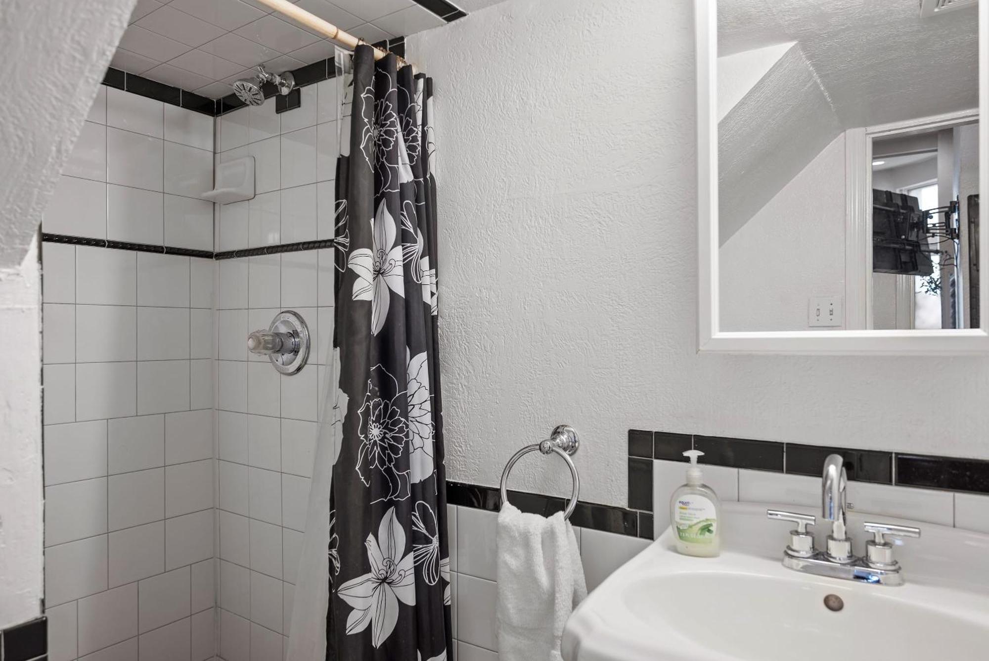 Charming Studio-Panoramic View-Your Pittsburgh Sanctuary 아파트 외부 사진